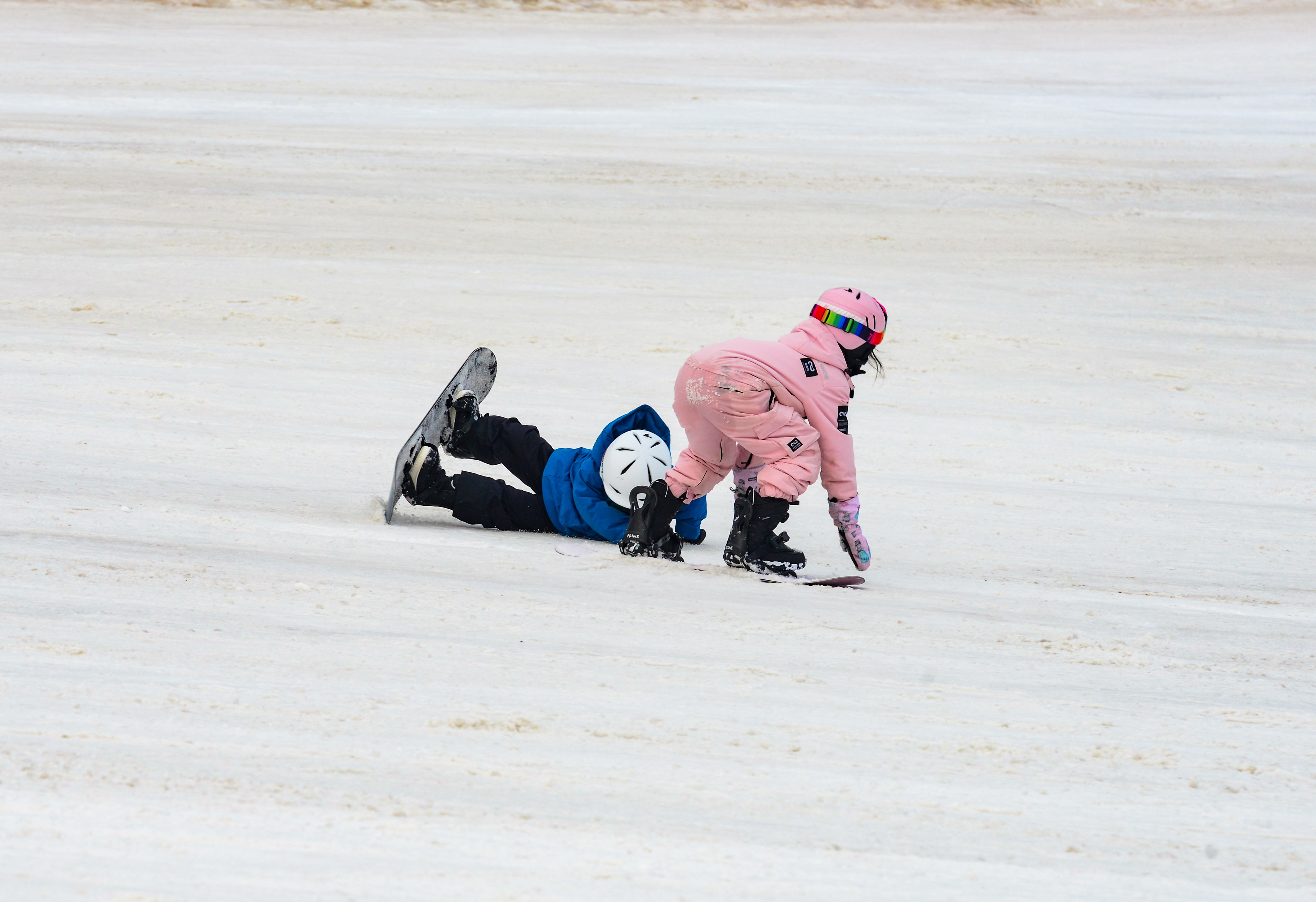 圖為九龍國際滑雪場(chǎng)上正在滑雪的小朋友。連正 攝