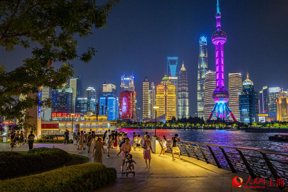 黃浦江畔，夜景迷人。 人民網(wǎng)記者 王初攝